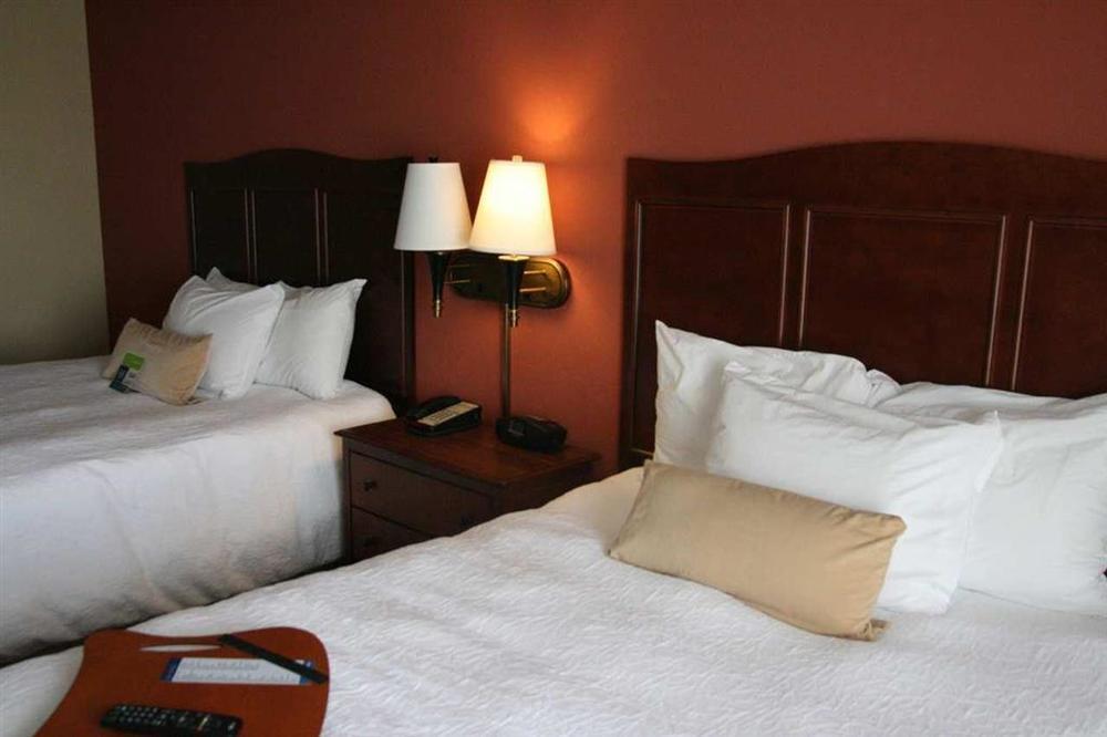 Hampton Inn Derby-Wichita Southeast Room photo